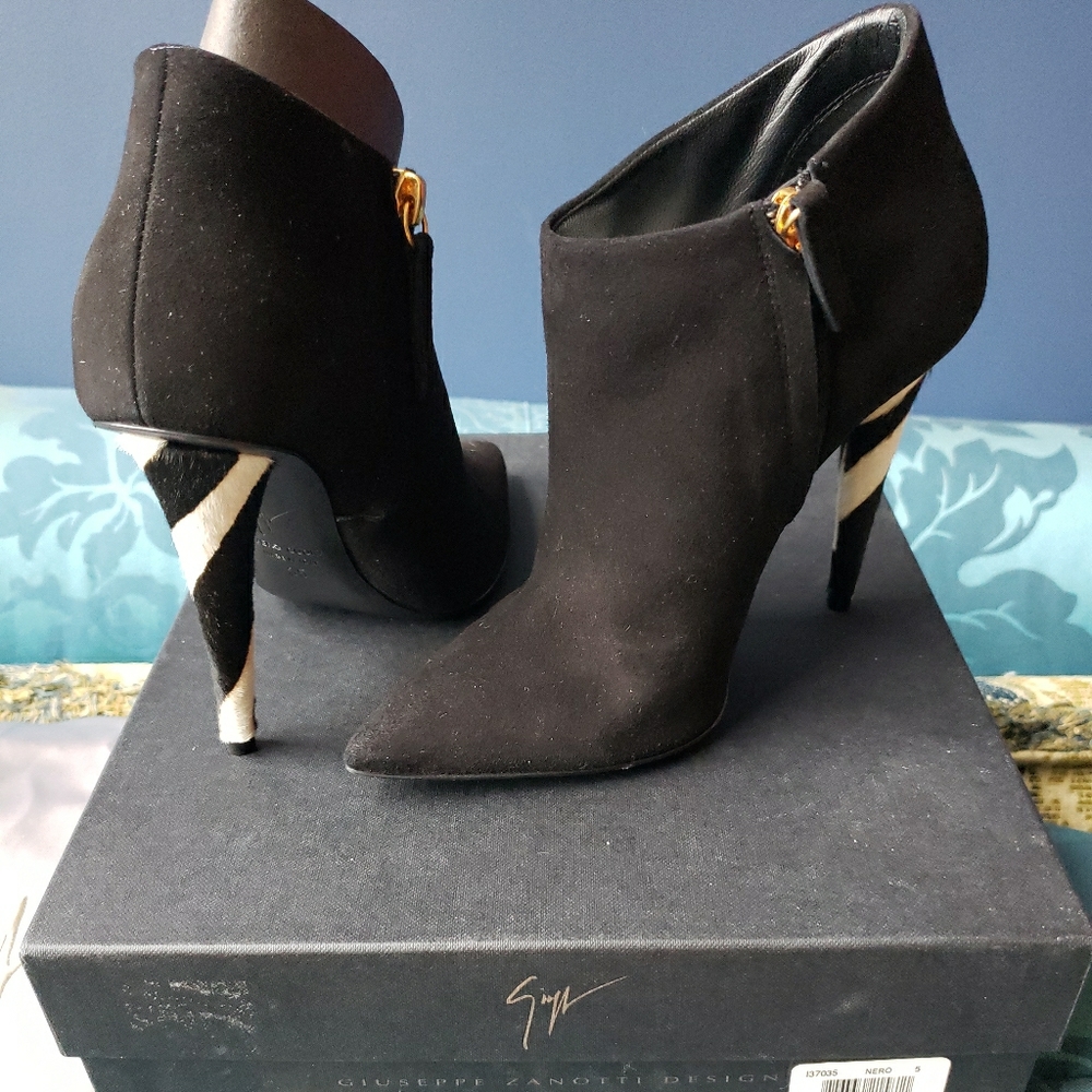Authentic Giuseppe Zanotti 35/ U.S Size 5